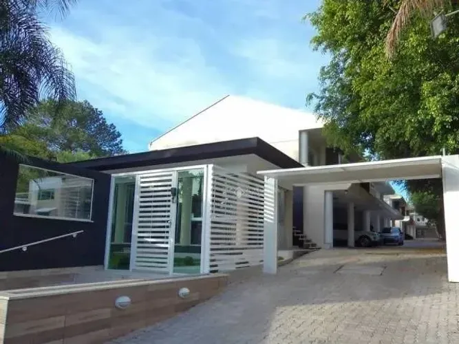 Casa Residencial 03 dormitórios no Bairro Pedra Redonda, condomínio Le Grand Village