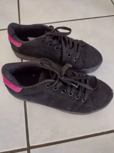 Tênis feminino tamanho 33/34