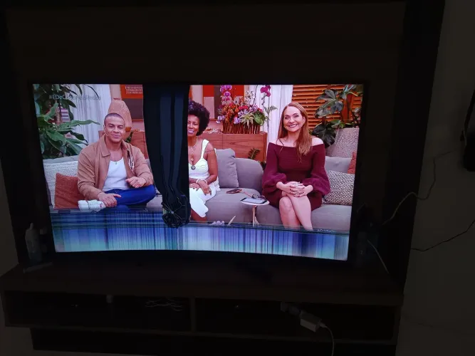 TV com tela danificada