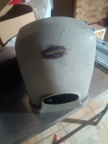 Motor de portão eletrônico funcionando normalmente 