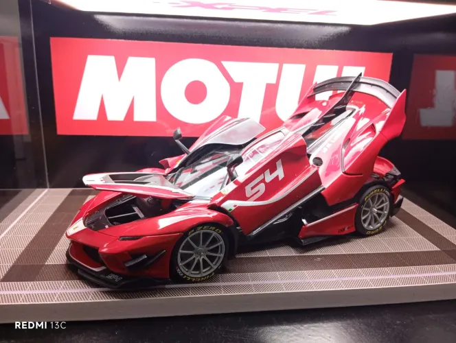 Top Miniatura Ferrari FXXK Evo M Luzich - Burago Signature - escala 1/18