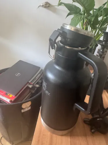 GROWLER TÉRMICO CLASSIC STANLEY MATTE BLACK | 1.9L