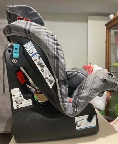 Cadeira de bebê para  carro 