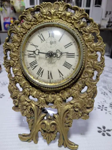 Relógio de Mesa Antigo com moldura em Bronze