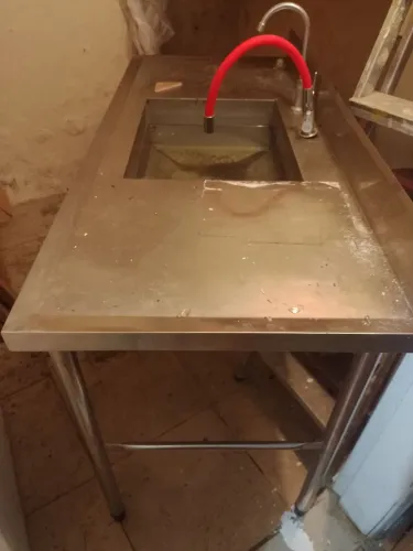 Mesa de Aço Inoxidável com Pia Embutida