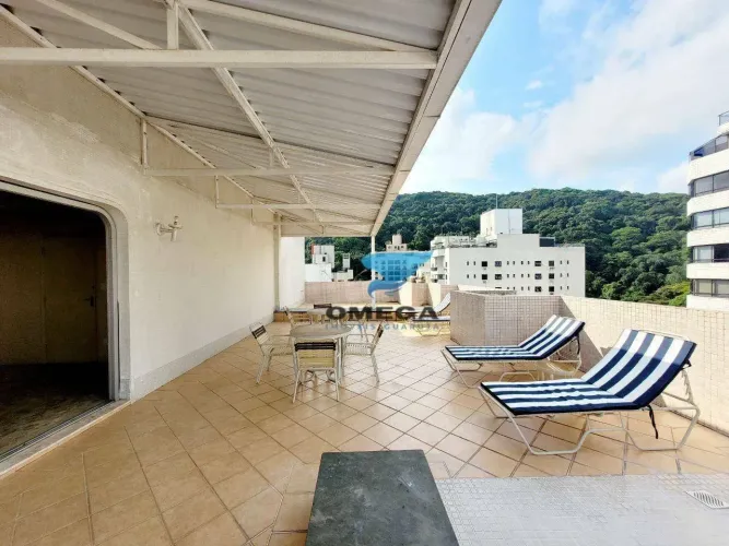 Cobertura à venda na praia das Pitangueiras no Guarujá I Omega Imoveis