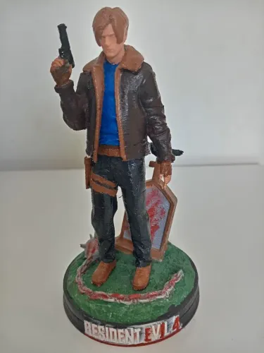 Boneco Leon Resident Evil 4 action figure!