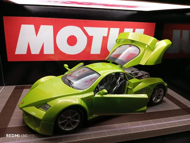 Rara Miniatura Giugiaro Design Prima 2002 - Burago - escala 1/18