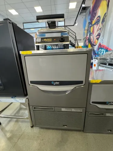 Máquina fábrica de gelo em cubos 60kg dia Nova cm garantia