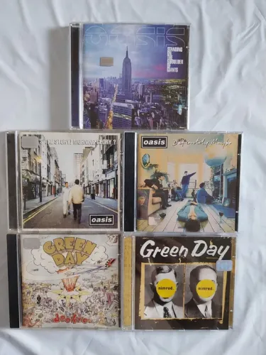 CDs lote de cds Oasis e Green Day usados R$ 150 reais o lote