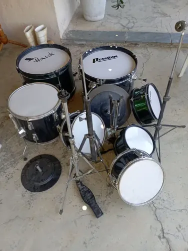Vendo ou troco por algo do meu interesse alguns componentes de bateria