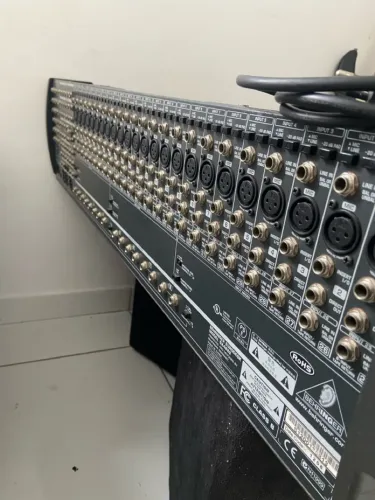 Mesa de som Behringer Eurodesk SX 4882