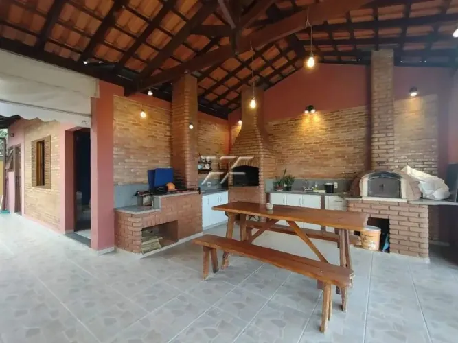 Casa à venda com 2 quartos no Jardim das Laranjeiras - Corumbataí/SP.