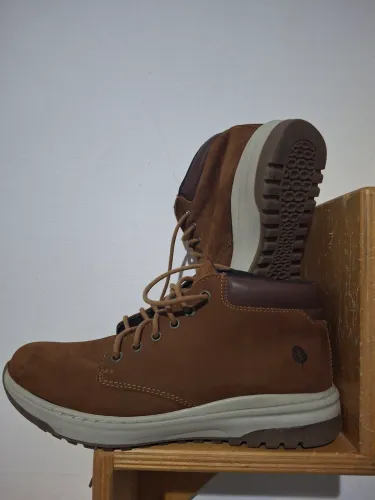 Botas de Couro Marrom Confortáveis