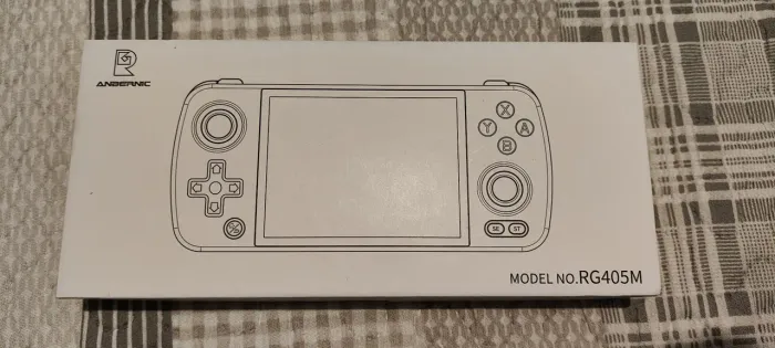 VENDO - ANBERNIC RG405M (Metal Premium) - Detalhe no botão R1