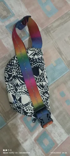 Bolsa Farm original transversal estampada com alça colorida