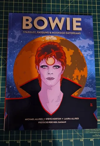 HQ Bowie Stardust, Rayguns & Moonage Daydreams