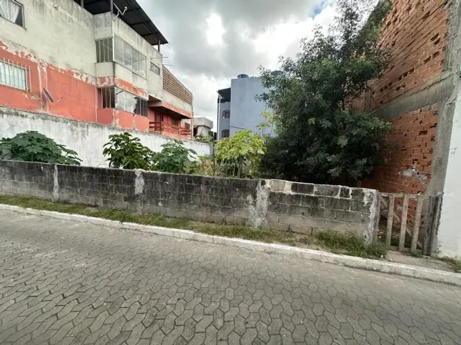 Terreno plano 12x20m² bem localizado em Marataízes