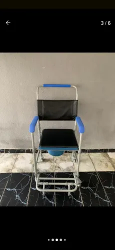 Cadeira higiênica de banho para idoso