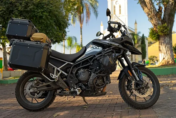 Tiger GT PRO 2022 com bauletos