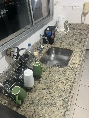 ÚLTIMO PREÇO Pia de granito + Cuba + torneira