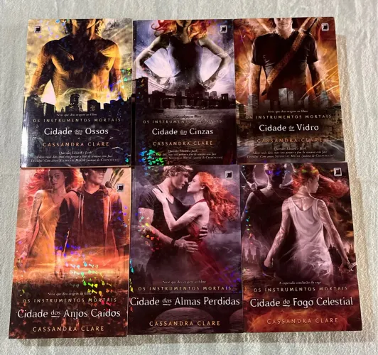 Coleção Os Instrumentos Mortais - 6 livros com capa holográfica