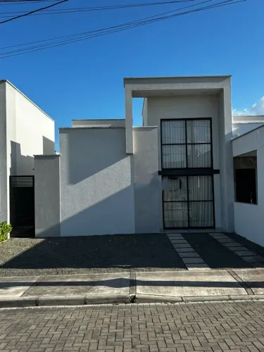 Casa 2/4 com suíte no Condomínio Villa Fiori - Venda