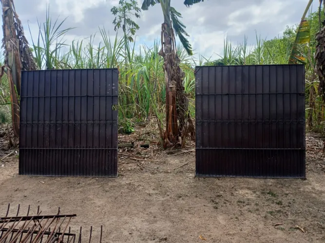 Vendo portões para garagem e um portão social
