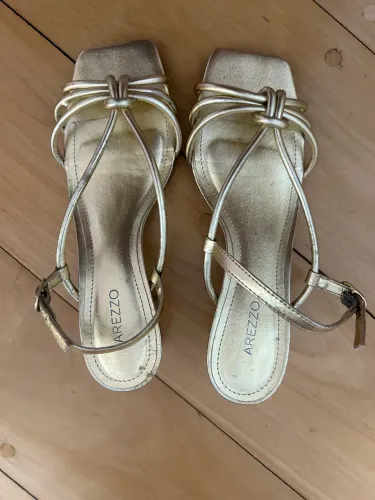 Sandália bloco Arezzo 36