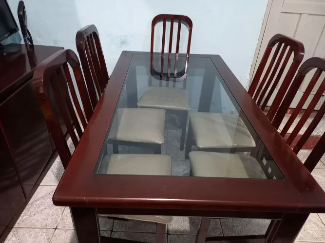 Mesa 1,80 com tampu de vidro com 6 cadeiras