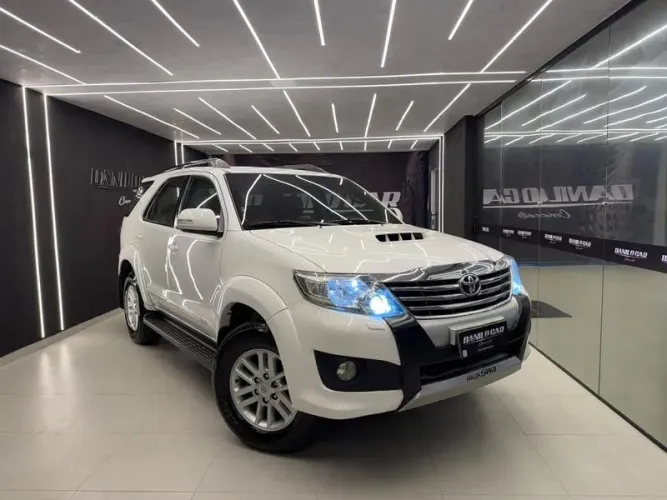 Toyota Hilux SW4 SRV D4-d 4X4 3.0 TDI Dies. AUT 2014