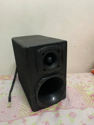 Caixa corneteira JBL e drive 