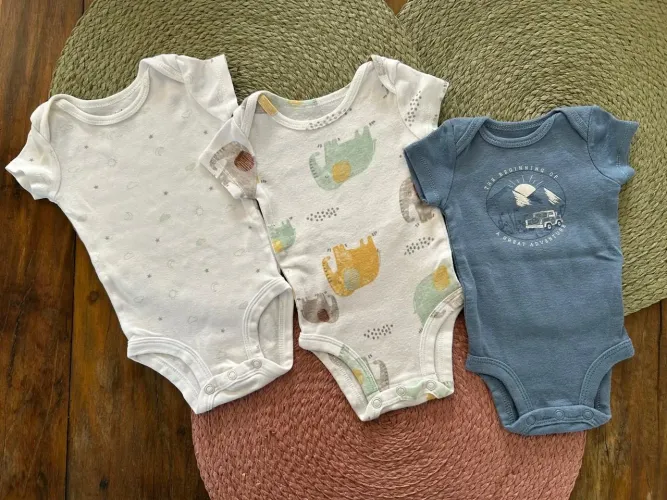 Bodys Carter's 3 meses menino