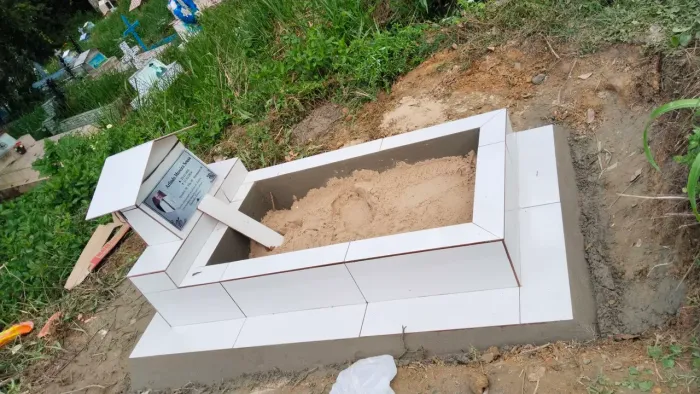 Construção e reforma de Sepultura