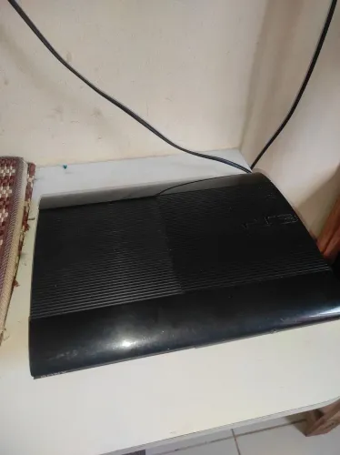 Playstation 3 [Com defeito - apenas para peças e carcaça]