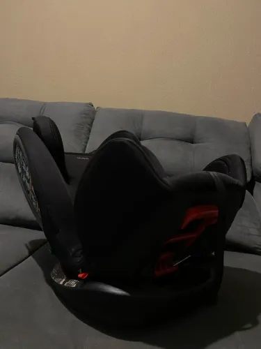Cadeirinha de carro completa reclina muito sem rasgados RN a 10 anos 