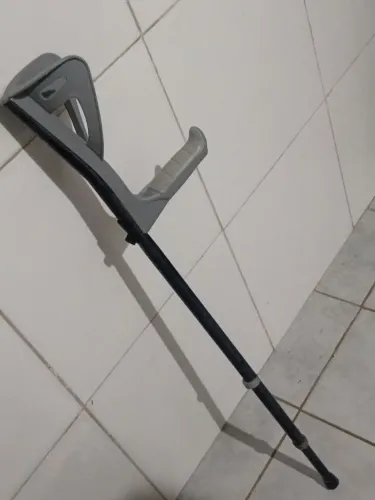 MULETA DE APOIO COM DESCANSO DE ANTEBRAÇO