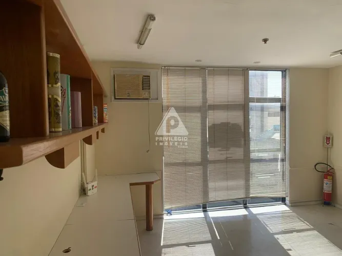 Sala Comercial de 40 m² à venda no Tijuca, RJ  Segurança 24h e comodidades
