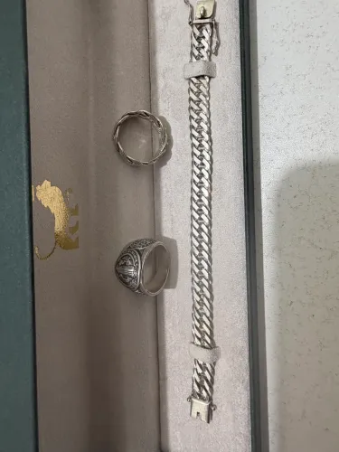 Pulseira prata e dois anéis prata , alto acabamento