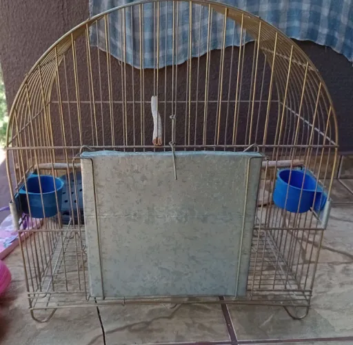 Vendo duas gaiolas de pássaro