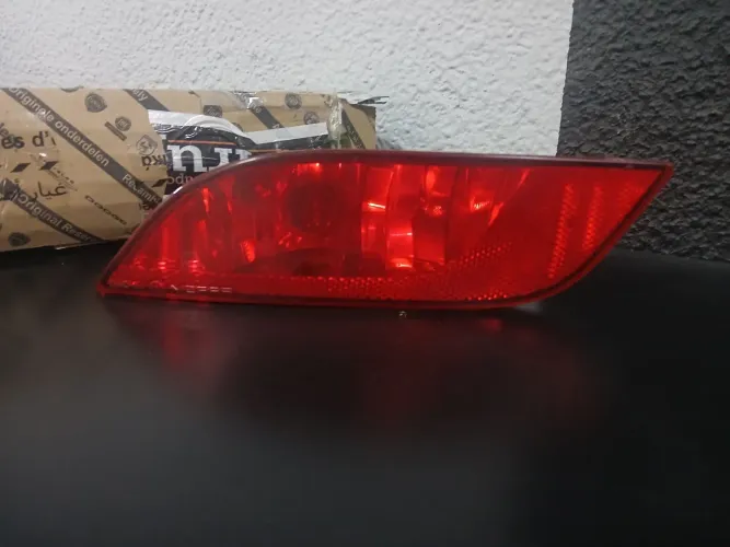 Lanterna de neblina ,JEEP compass .. Original.          Usada porem em perfeito estado..