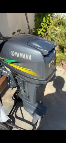 Barco Amazon Up 5,5m com motor Yamaha 15 HP com partida elétrica e Carreta