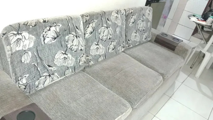 Sofá 3 lugares.
