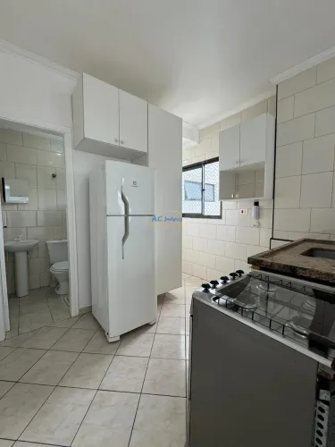 Kitnet bem localizada com vaga de garagem e elevador!