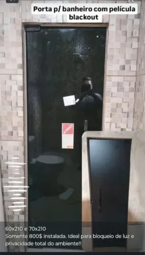 Porta para banheiro com película