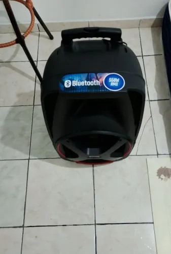 Vendo uma caixa de som da mundial nova nova
