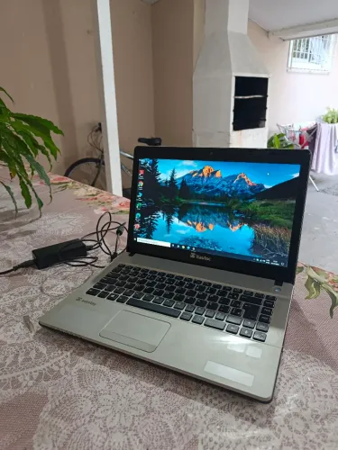 Notebook Itautec i3 com 4gb memória, teclado novo, carregador, tele 14.1".