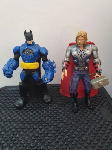 Bonecos importados Batman Sonic Strike e Thor Hasbro 