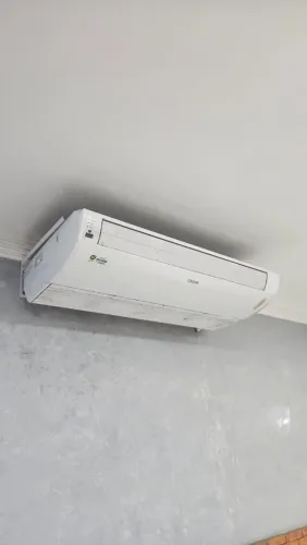 Vende 2 ar condicionado gree de 56.000 BTUs semi novo