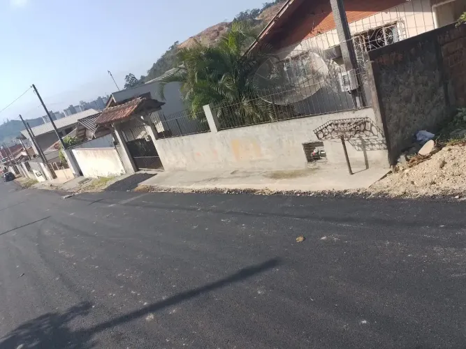TERRENO COM CASA DE MADEIRA MOBILIADA NO ALTO SÃO BENTO